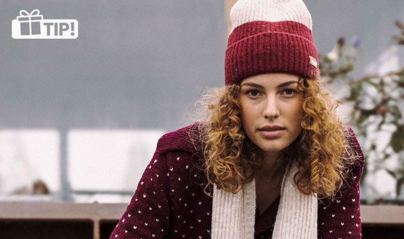 Beanies, gloves and scarves